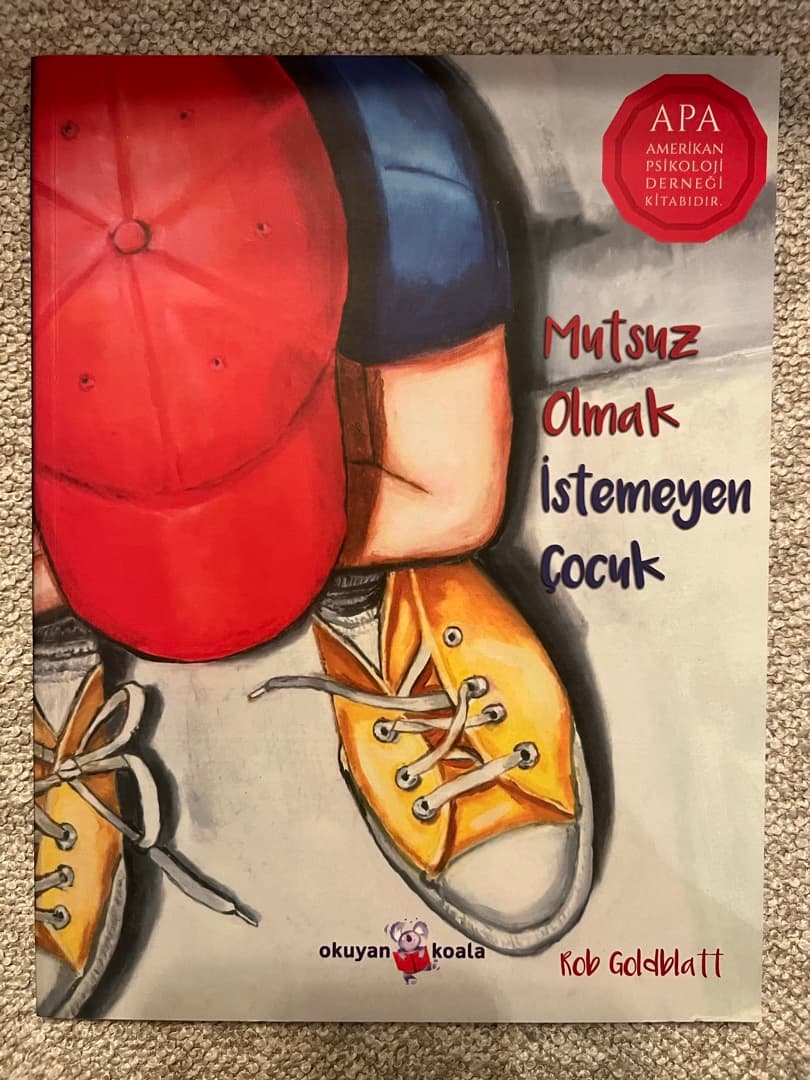 Foto 1 van Mutsuz Olmak İstemeyen Çocuk