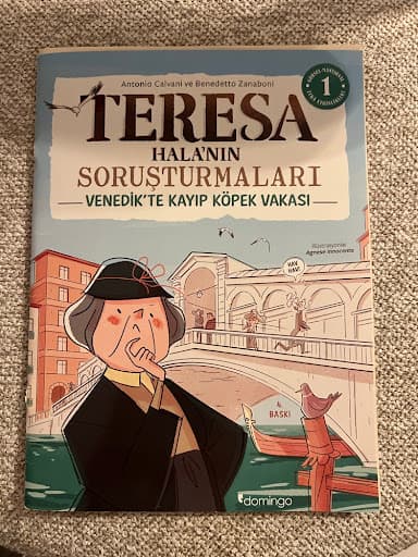 Foto 1 van Teresa Hala'nın Soruşturmaları - Venedik'te Kayıp Köpek Vakası