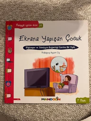 Foto 1 van Ekrana Yapışan Çocuk (Pedagojik Öyküler Dizisi)
