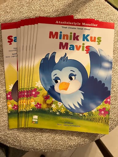 Foto 1 van Minik Kuş Maviş - Emek Olmadan Yemek Olmaz (Atasözleriyle Masallar)