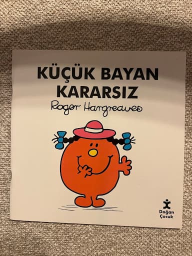 Foto 1 van Küçük Bayan Kararsız