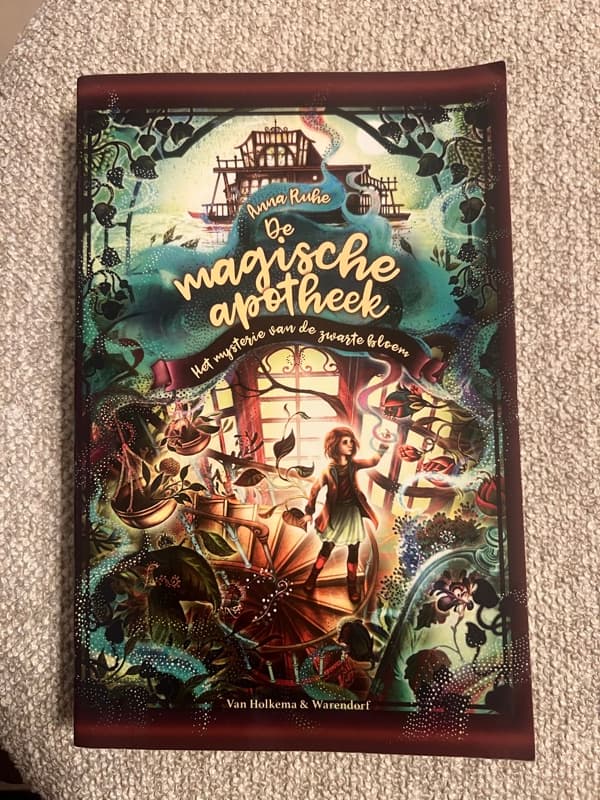 Foto 1 van De magische apotheek - Het mysterie van de zwarte bloem