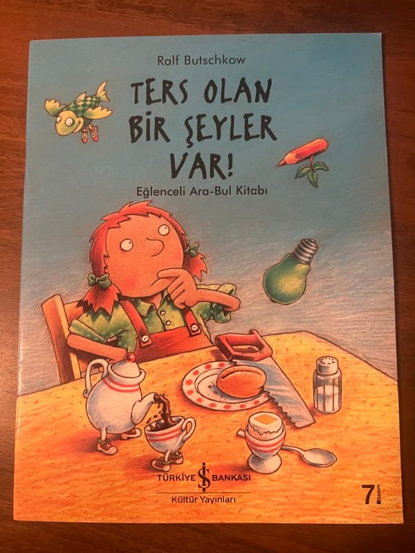 Foto 1 van Ters Olan Bir Şeyler Var! - Eğlenceli Ara-Bul Kitabı